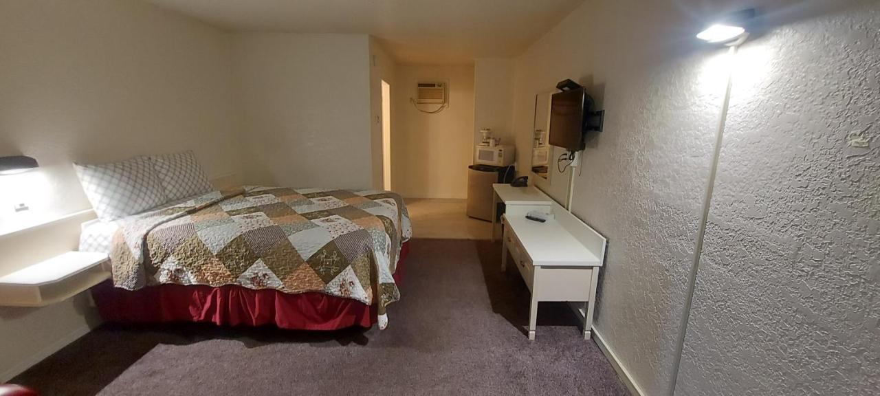 Granby River Inn & Suites Grand Forks Extérieur photo
